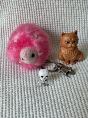 Universal Studios Wizarding World Harry Potter Pygmy Puff Plush Keychain Bonus
